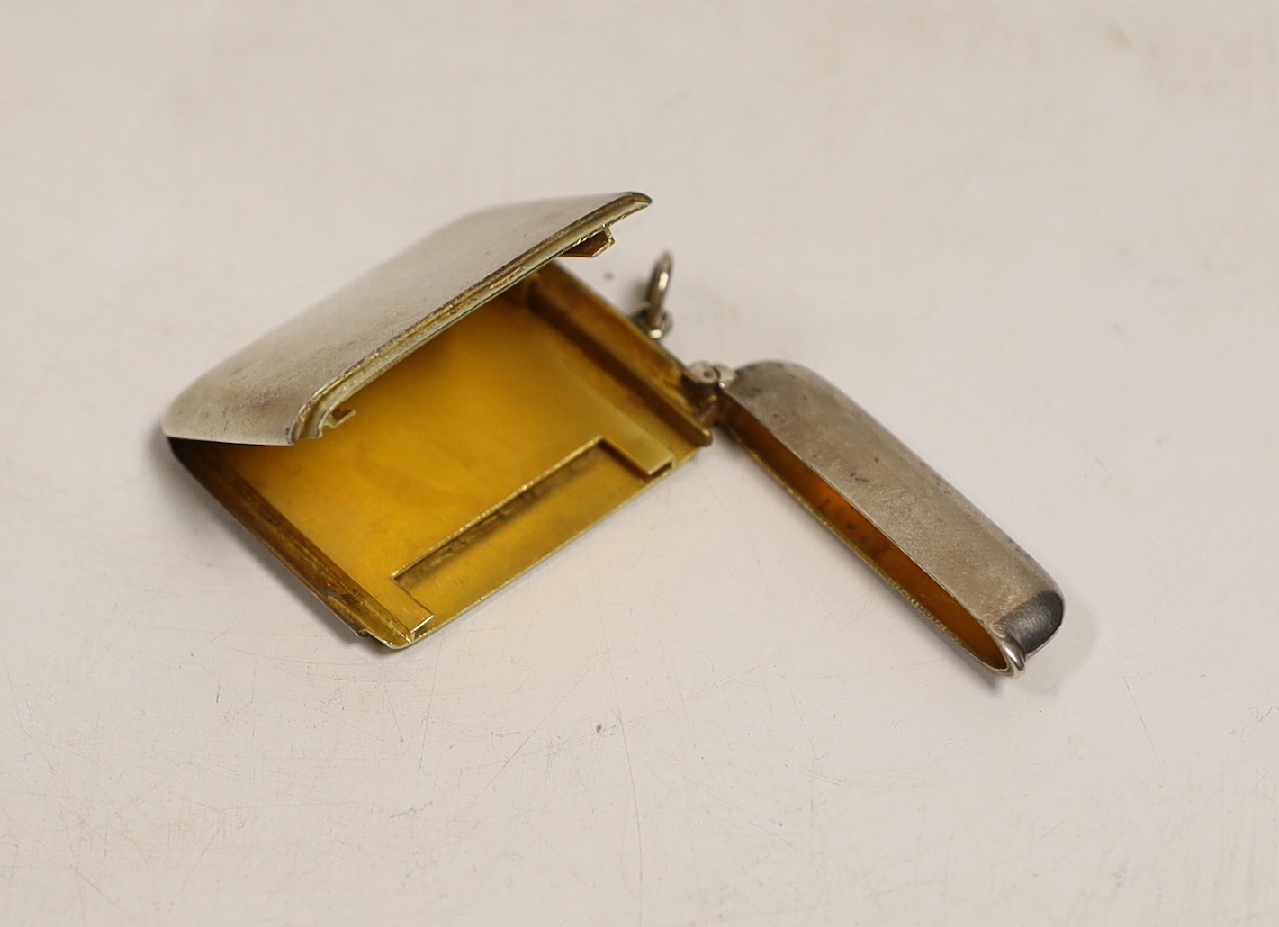 A George V silver butt marker case (lacking markers), John Collard Vickery, London, 1912, 43mm.